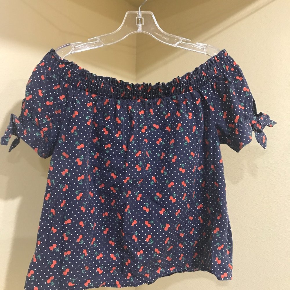 Iris, off shoulder top, size L